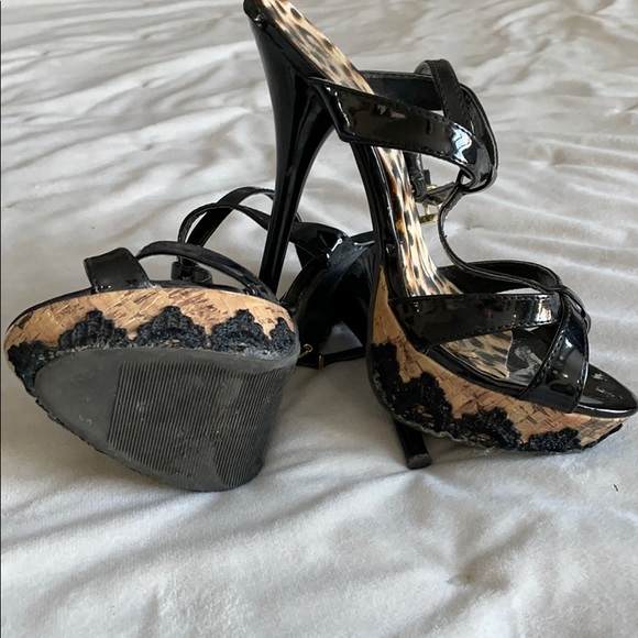 Stroppy heels with lace detail - Picture 2 of 5